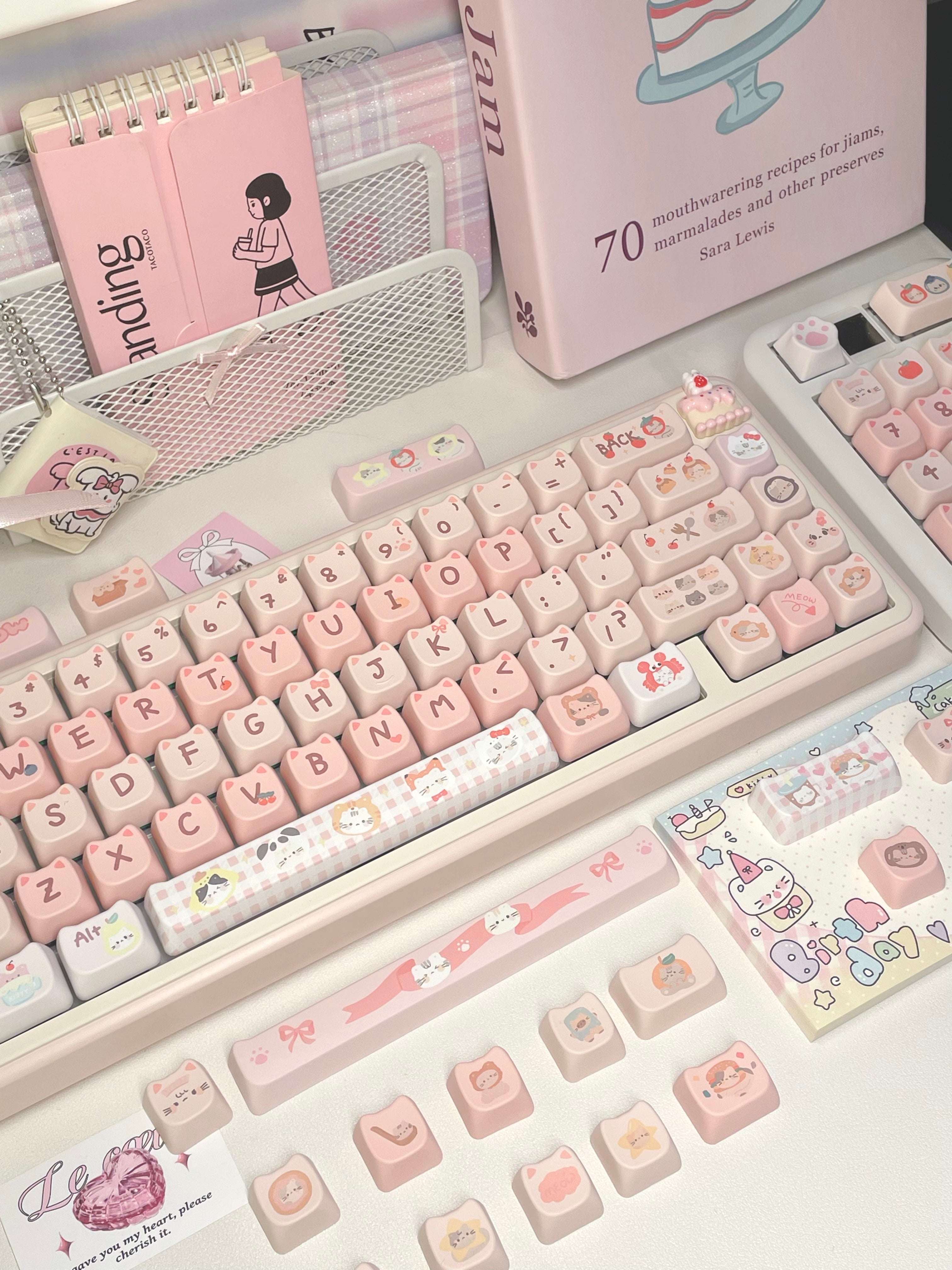 Kawaii mechanical keyboard setup with cute MAO keycaps installed