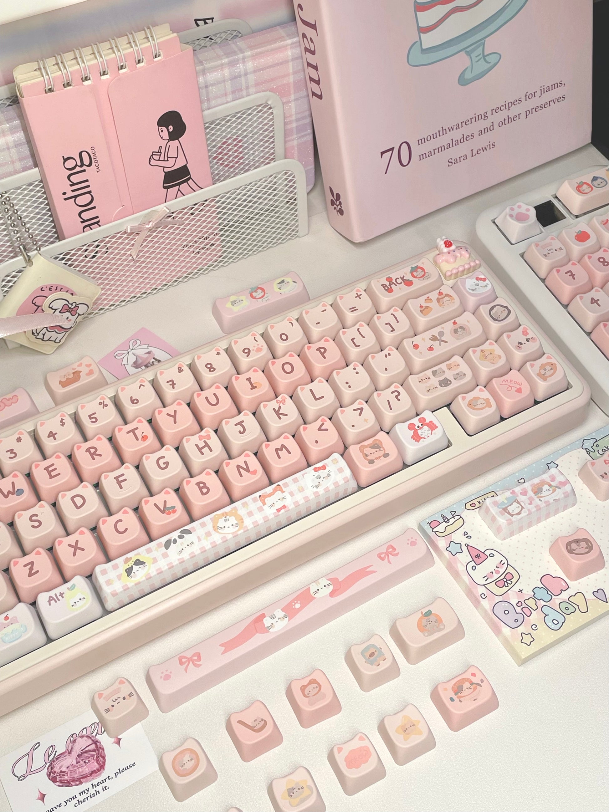 Kawaii mechanical keyboard setup with cute MAO keycaps installed