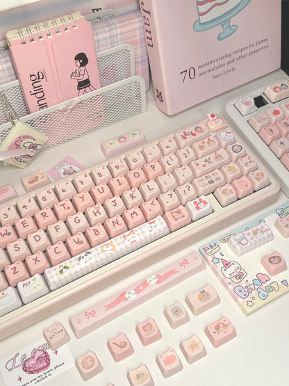 Kawaii mechanical keyboard setup with cute MAO keycaps installed