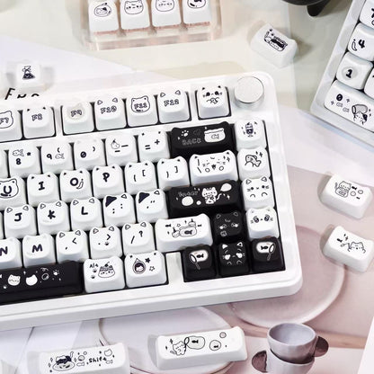 Mechanical keyboard decorated with kawaii cat MAO keycap set
