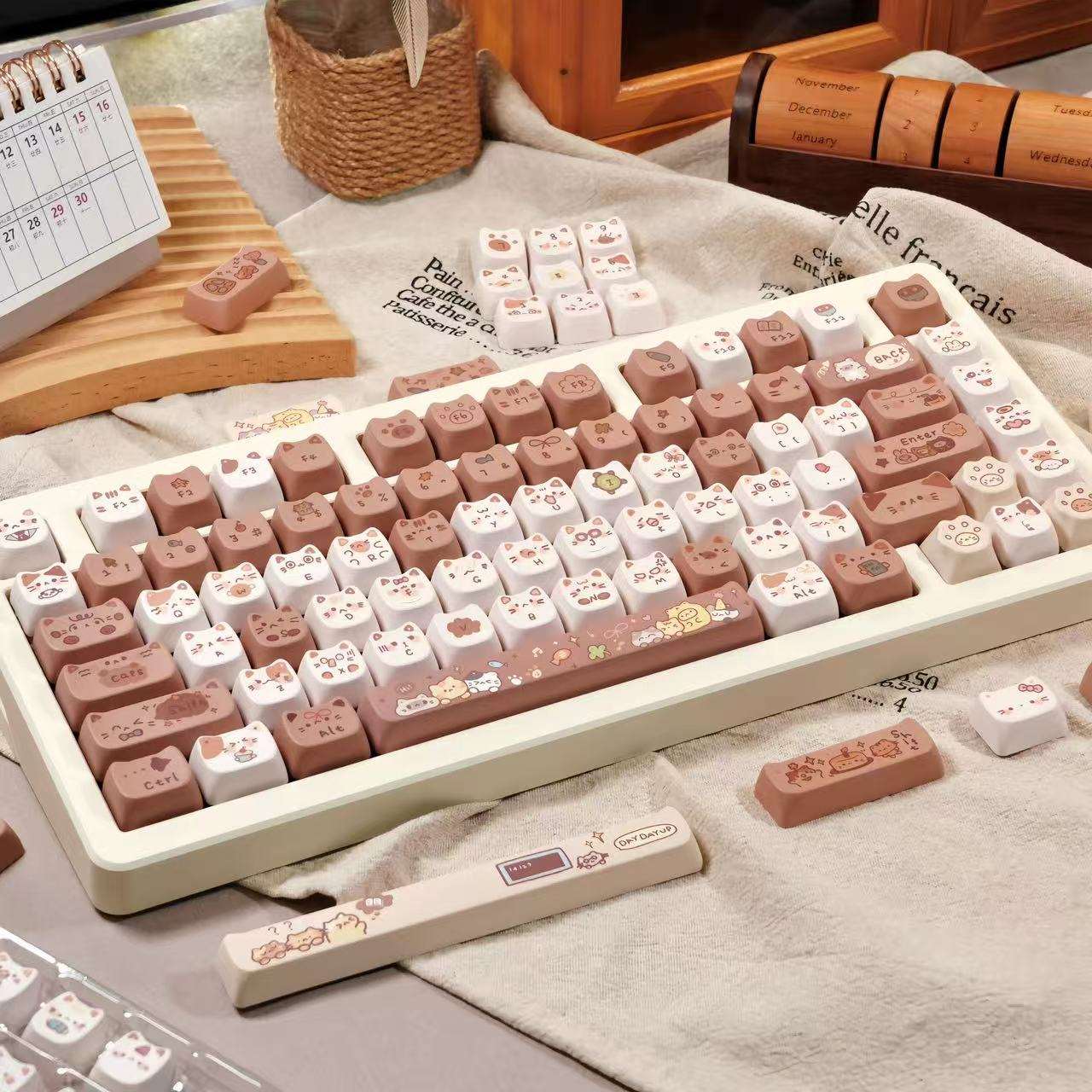 siamese cat coffee keycap set on keyboard
