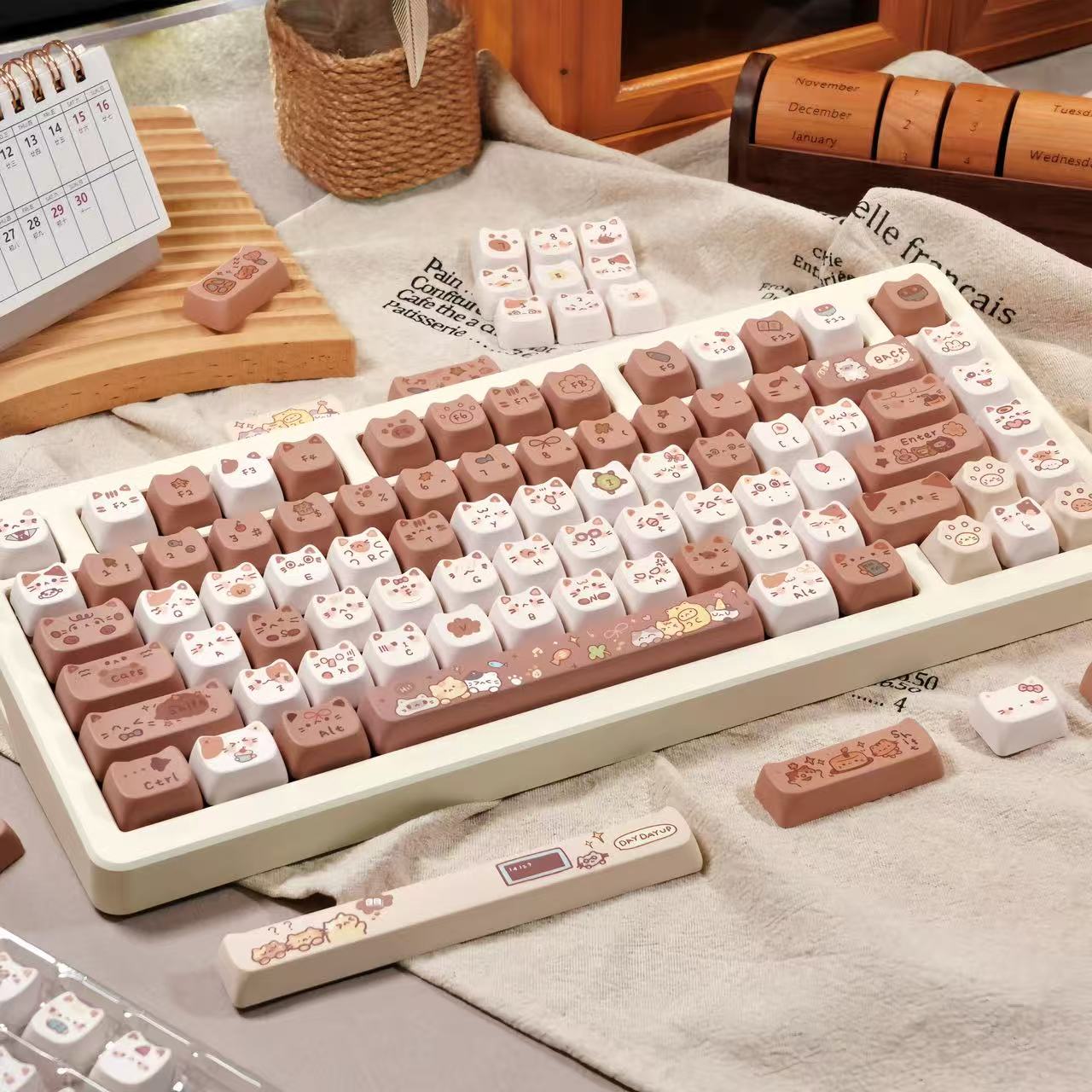 siamese cat coffee keycap set on keyboard