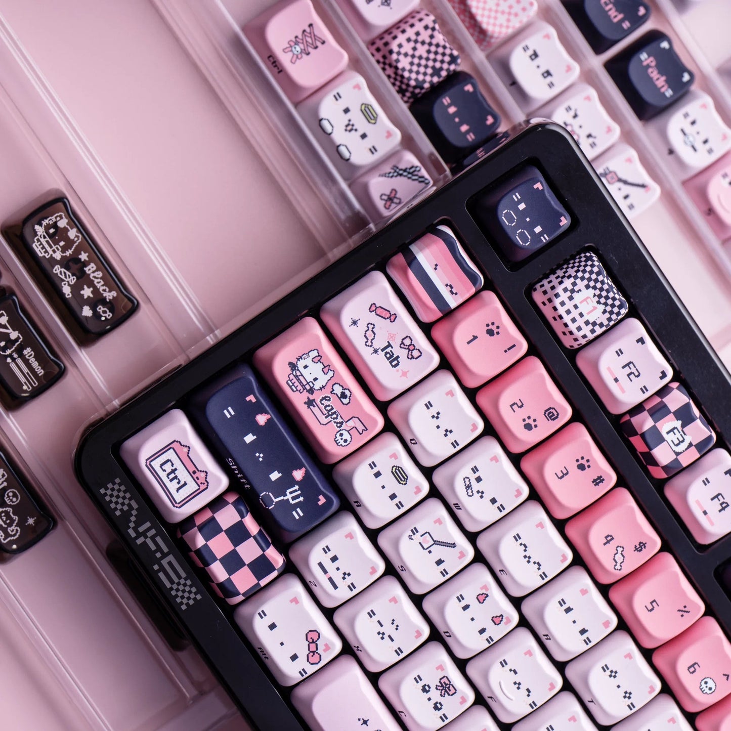 black pink meow meow keycaps on mechanical keyboard transparent pc rgb glow pixel cat black pink setup 2026