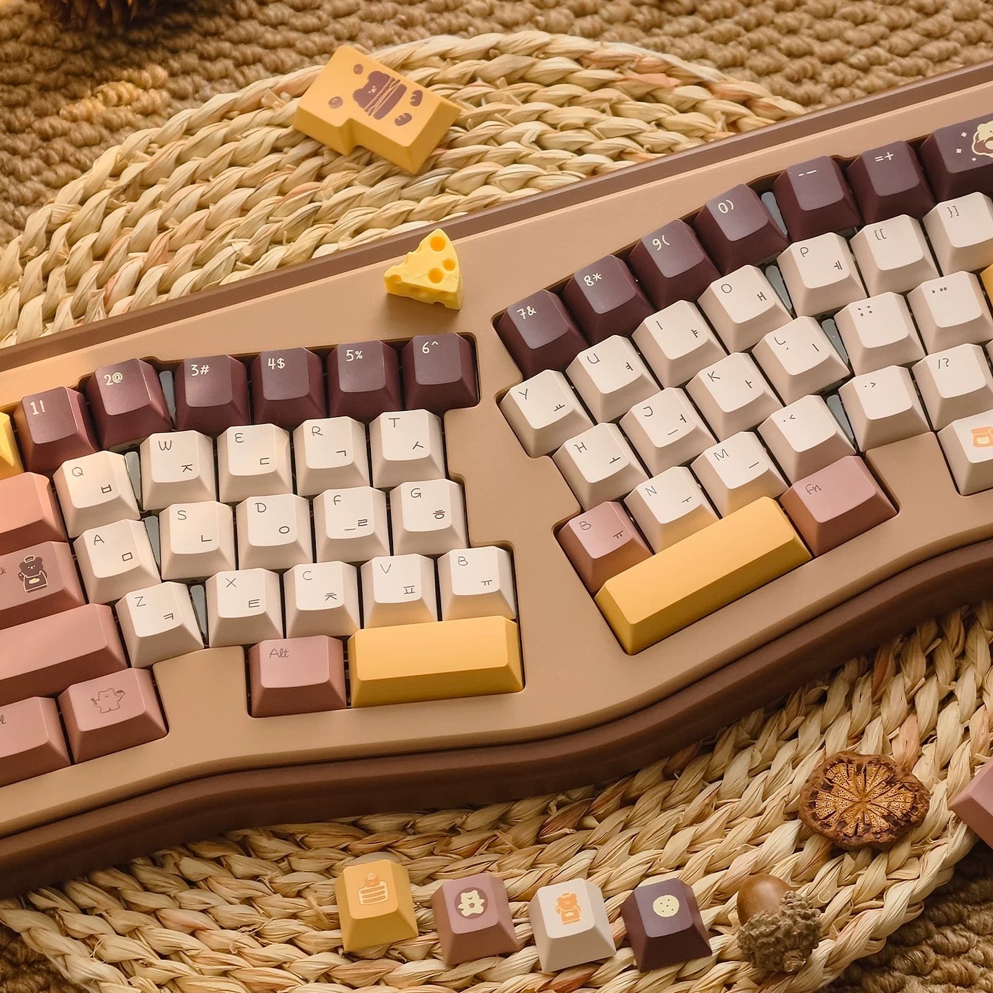 Butter Bear Keycaps Set - PBT Dye-Sub Cute Cartoon Bear Keycaps for Mechanical Keyboards