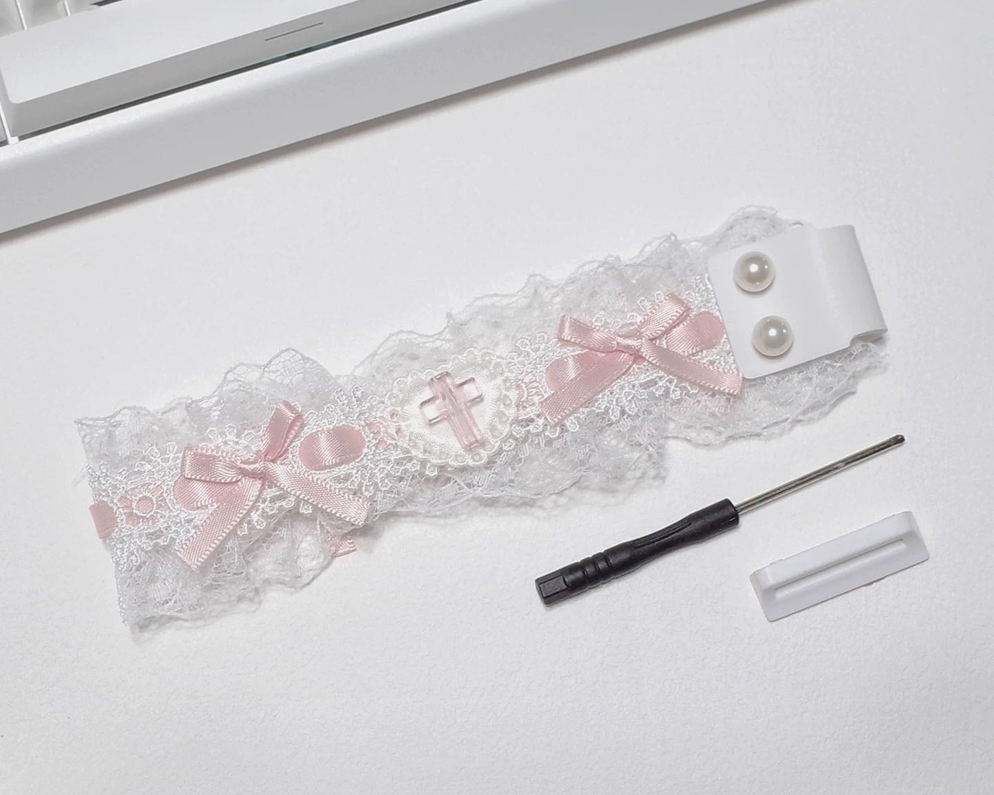 Lace Keyboard Strap with Charms – Cute Decorative Ribbon for Wooting / Made68 / ATK / 60% Keyboards