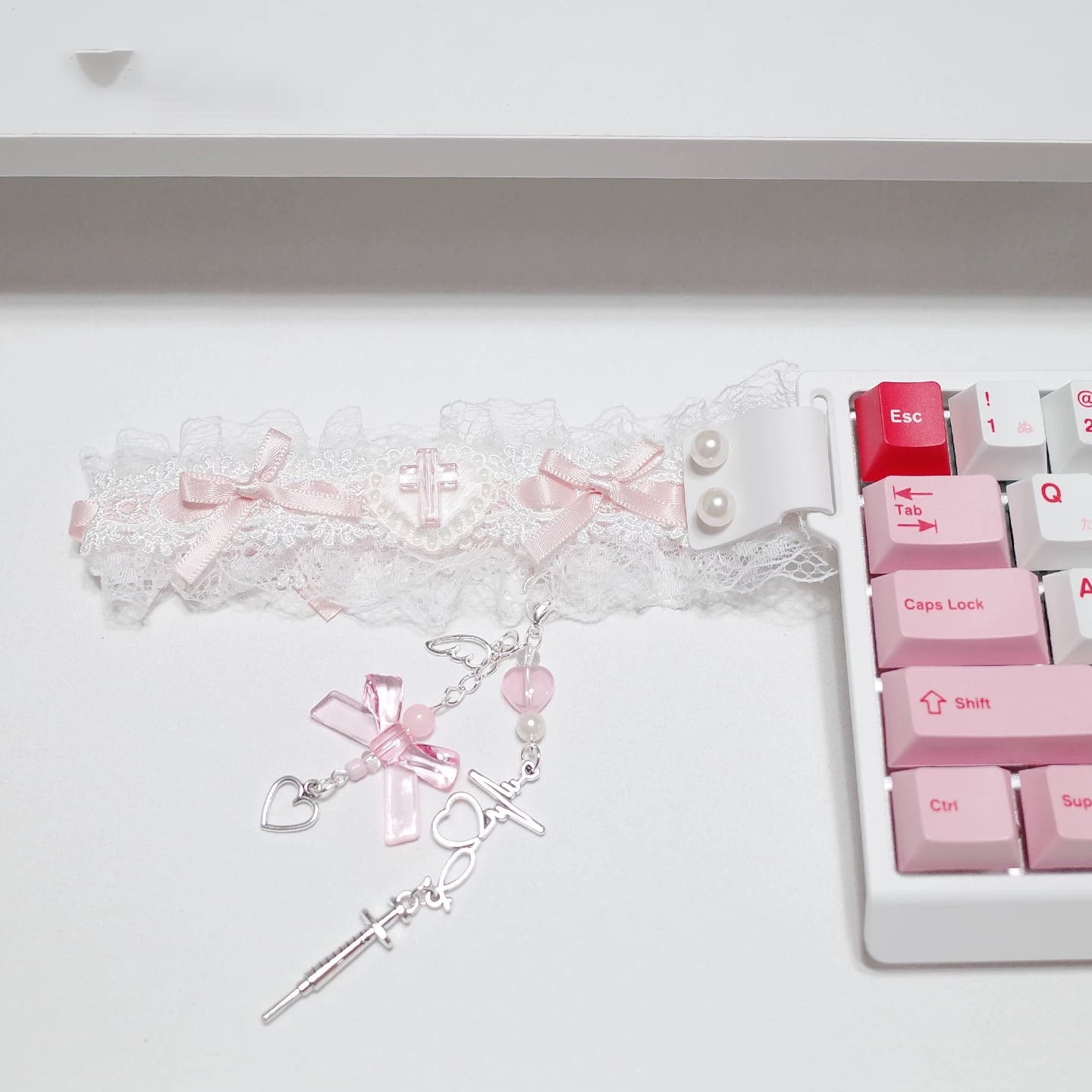 Lace Keyboard Strap with Charms – Cute Decorative Ribbon for Wooting / Made68 / ATK / 60% Keyboards