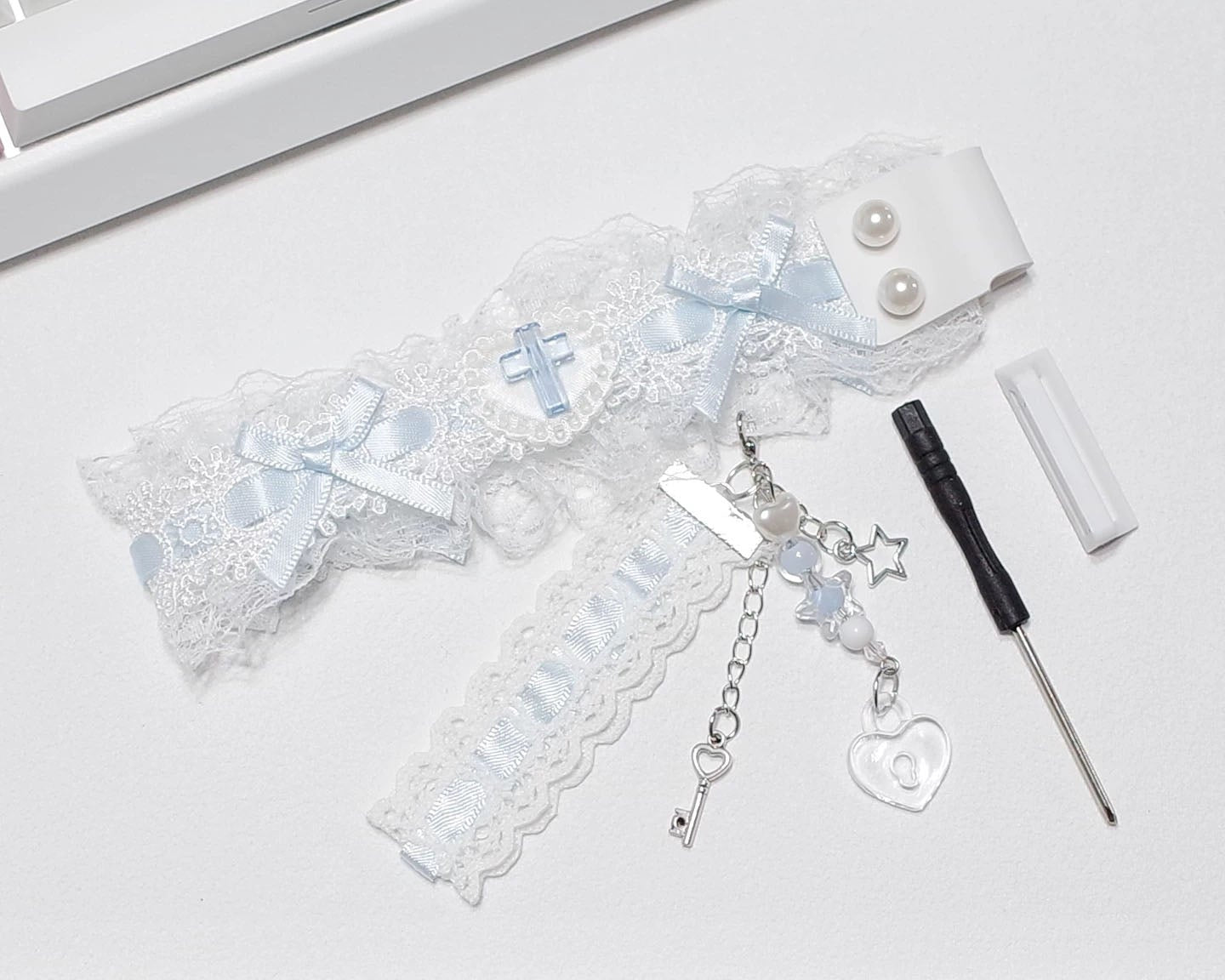 Lace Keyboard Strap with Charms – Cute Decorative Ribbon for Wooting / Made68 / ATK / 60% Keyboards
