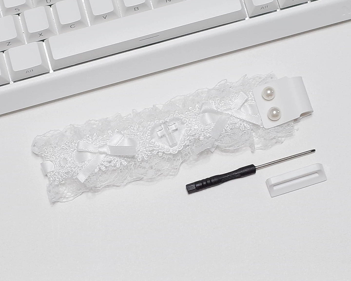 Lace Keyboard Strap with Charms – Cute Decorative Ribbon for Wooting / Made68 / ATK / 60% Keyboards