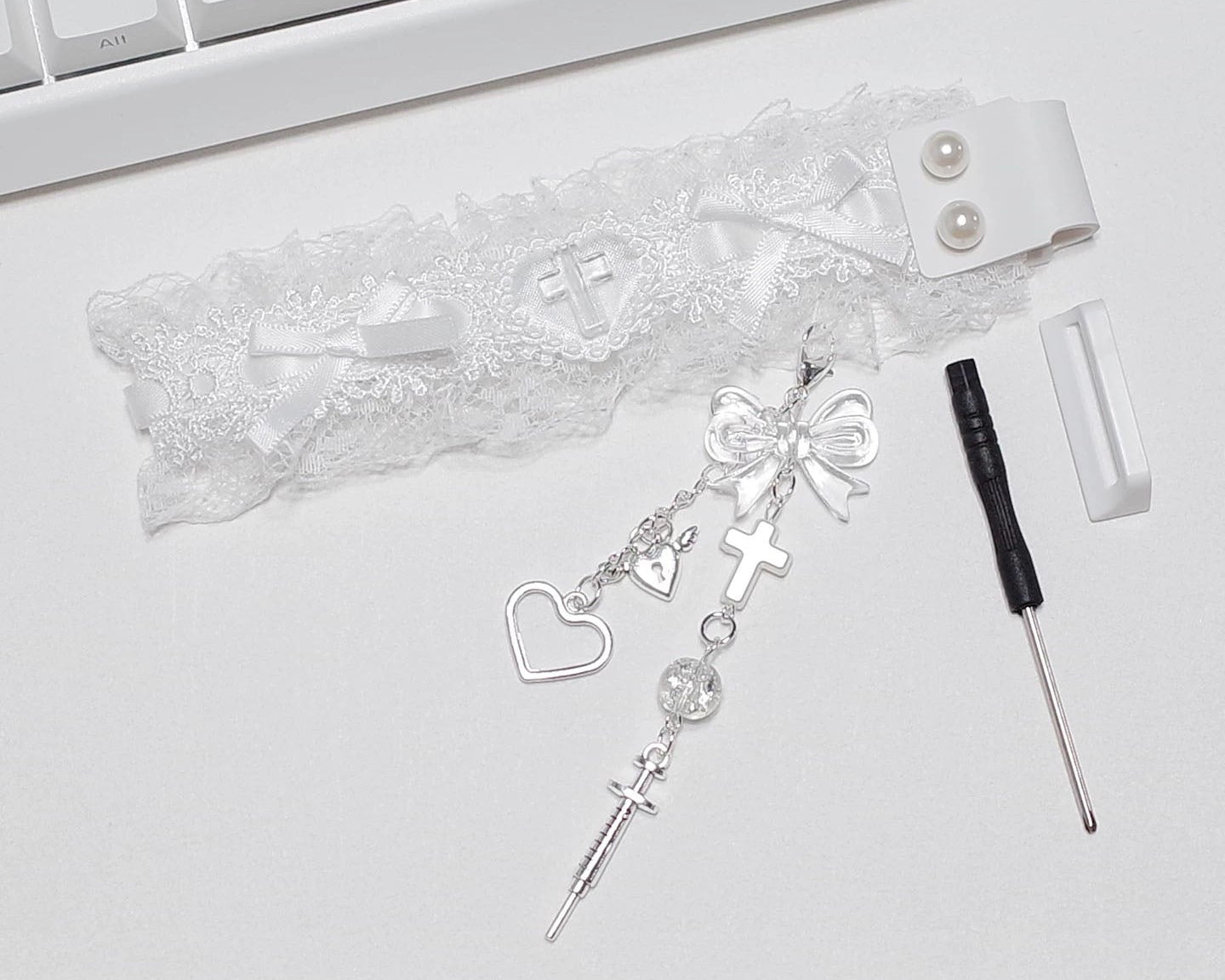 Lace Keyboard Strap with Charms – Cute Decorative Ribbon for Wooting / Made68 / ATK / 60% Keyboards