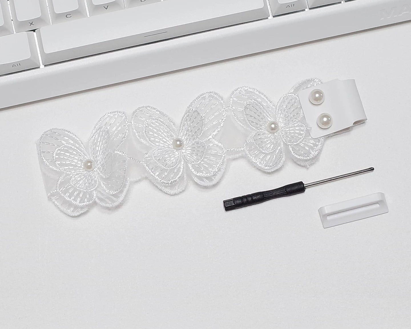 Lace Keyboard Strap with Charms – Cute Decorative Ribbon for Wooting / Made68 / ATK / 60% Keyboards