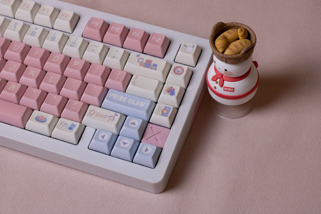 kawaii arcade desk setup prize claw keycaps original profile PBT pink girl aesthetic 2026