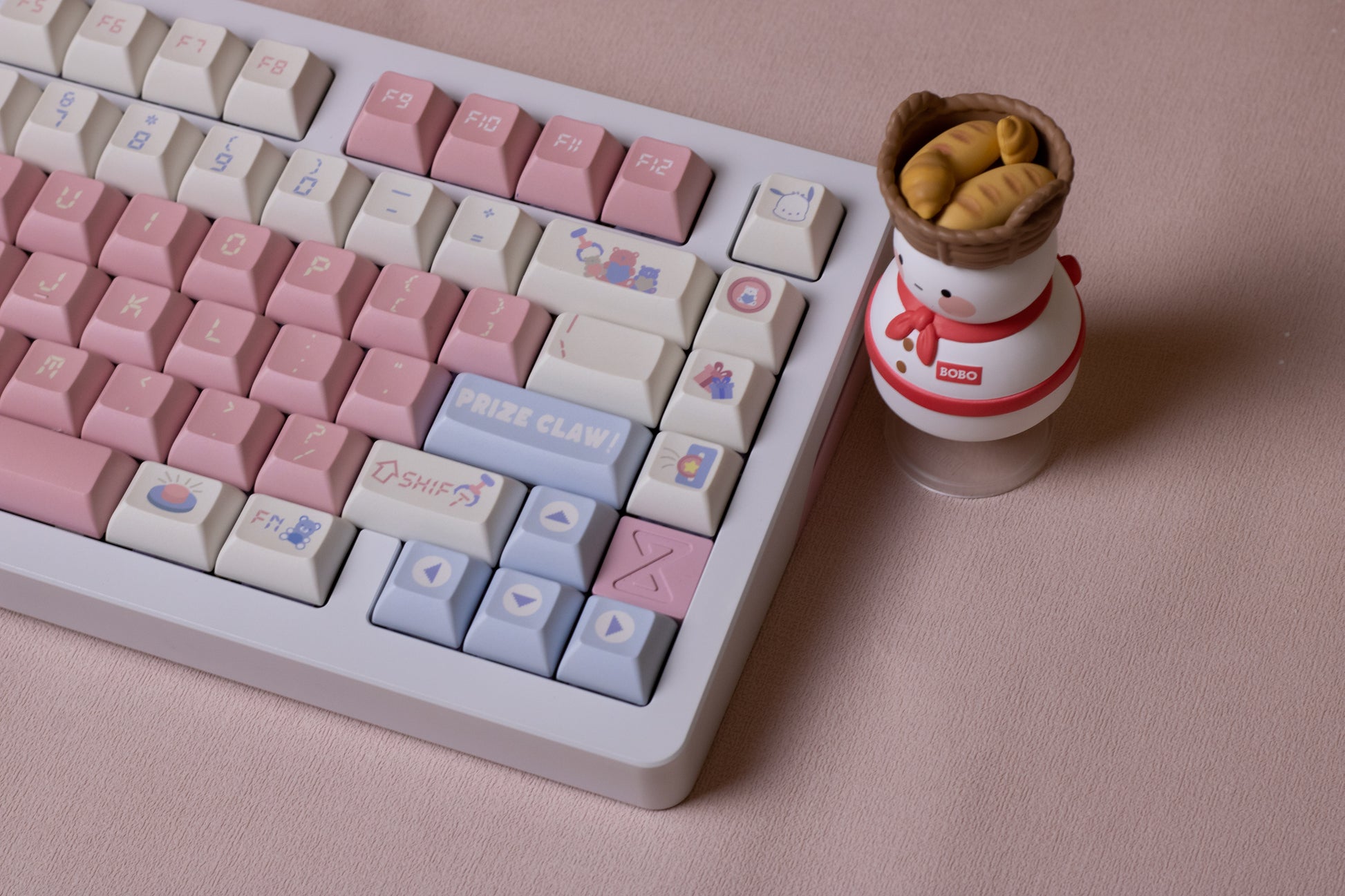 kawaii arcade desk setup prize claw keycaps original profile PBT pink girl aesthetic 2026