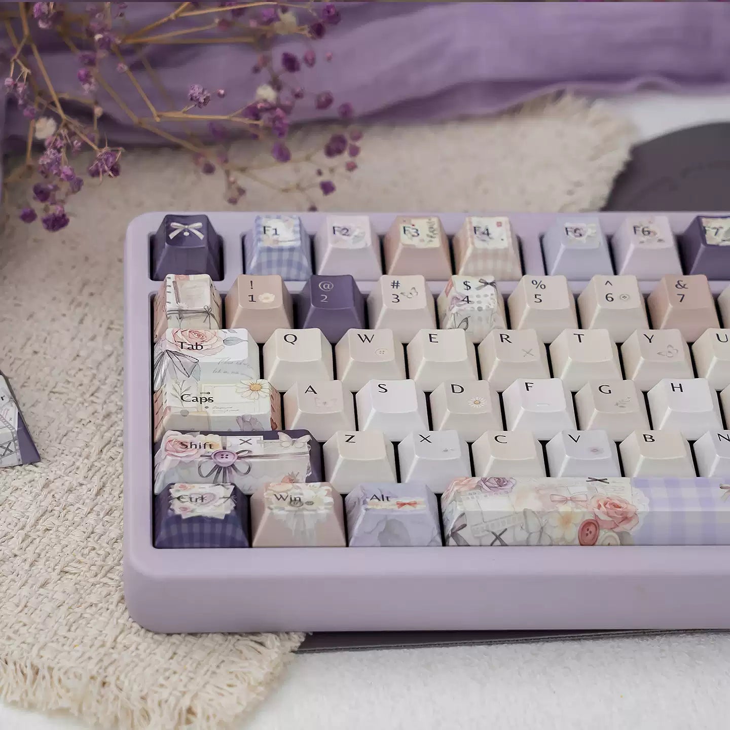 A Dream of Flowers Pearlescent Keycap Set - 121 keys PBT Dye-Sub | Arktcat x U're