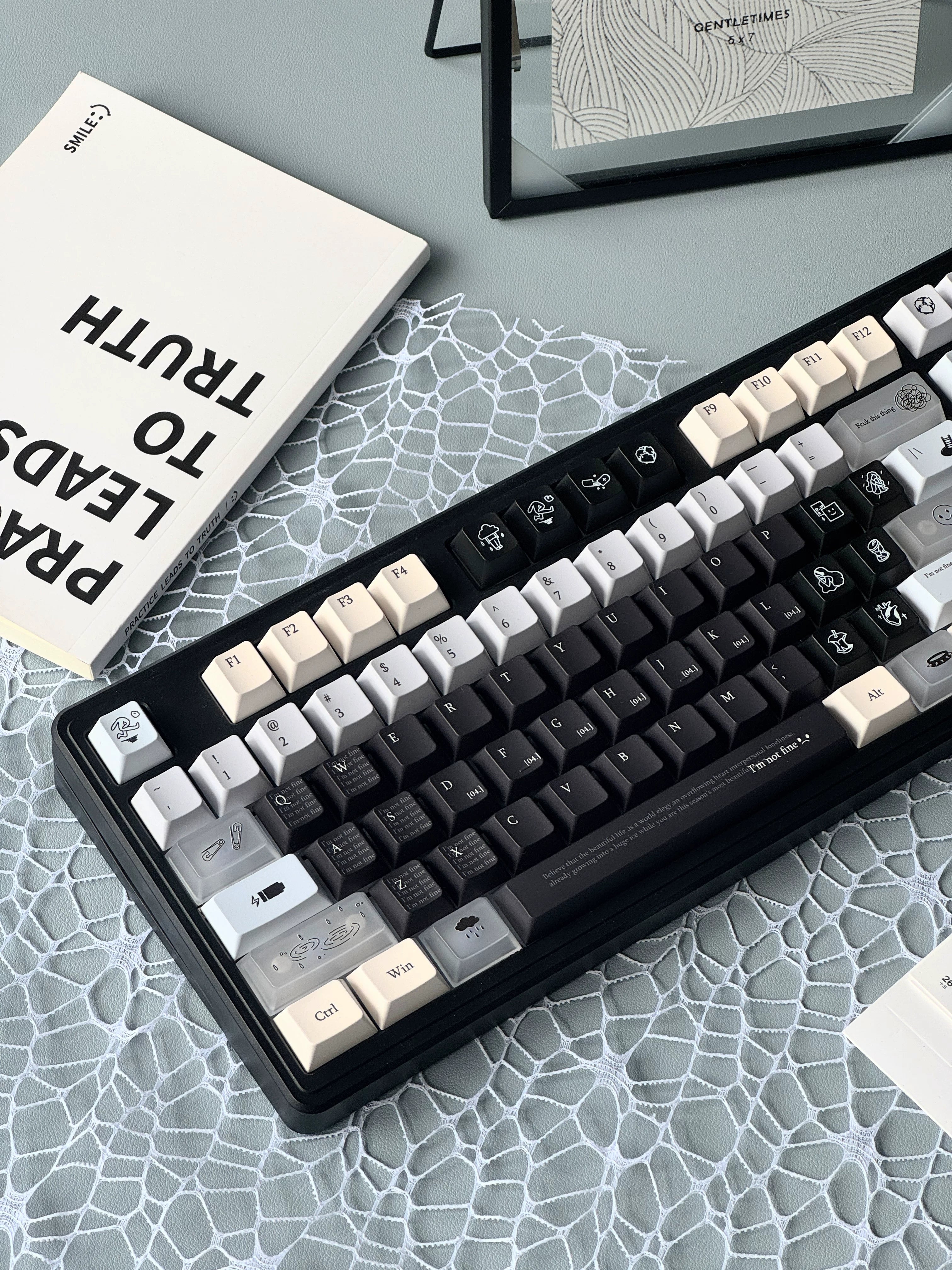 Solitude Black&Blue Keycap Set – Cherry Profile Dye-Sub PBT Custom Keycaps | Doki Lab